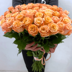 Букет “51 персикова троянда”